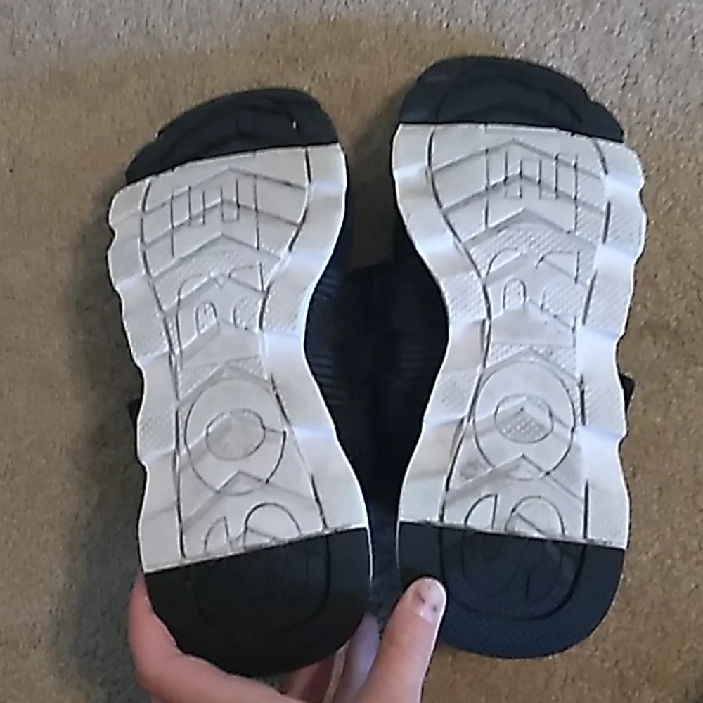 Women's Black Sorel Tennis Shoes, Size 6 - Picture 5 of 8